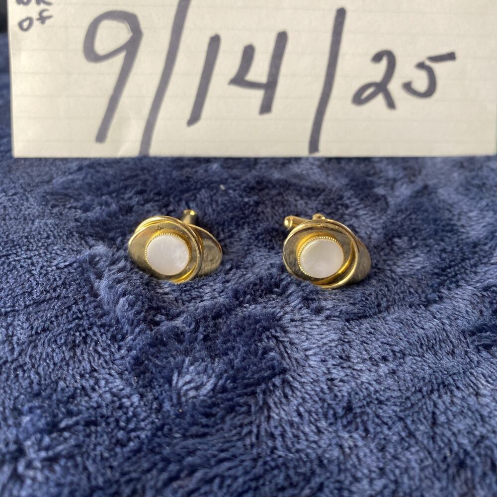 vintage mother of pearl cuff links gold-tone 1/2”